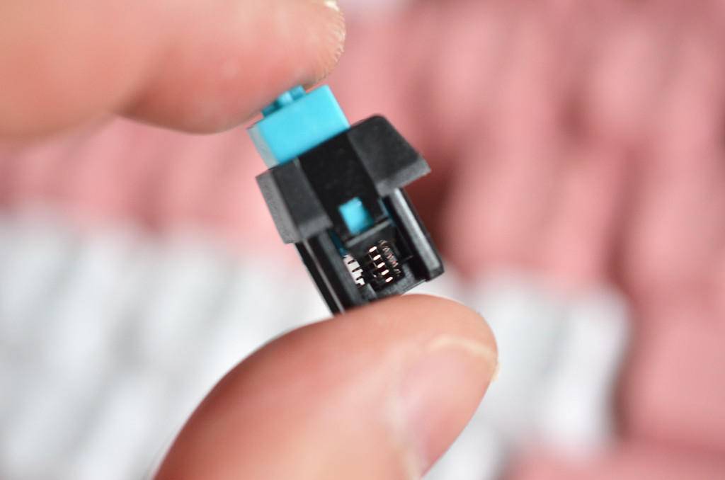 一款让女士心动的键盘,双飞燕f200q血手幽灵光轴机械键盘