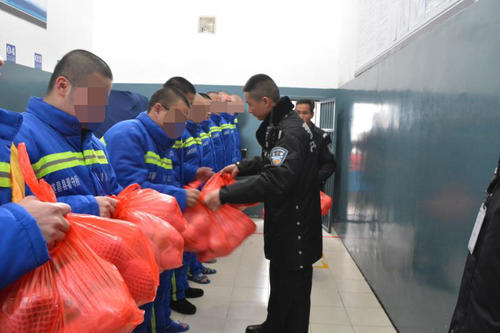 给在看守所的在押人送钱能收到吗,在看守所没人打钱会怎么样