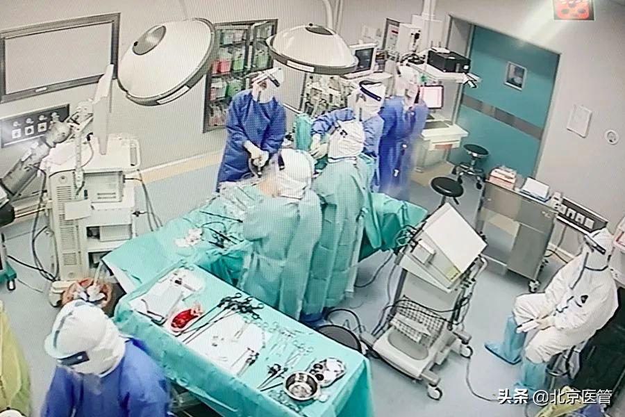 全副武装，北京佑安医院医护成功救治异位妊娠破裂出血患者
