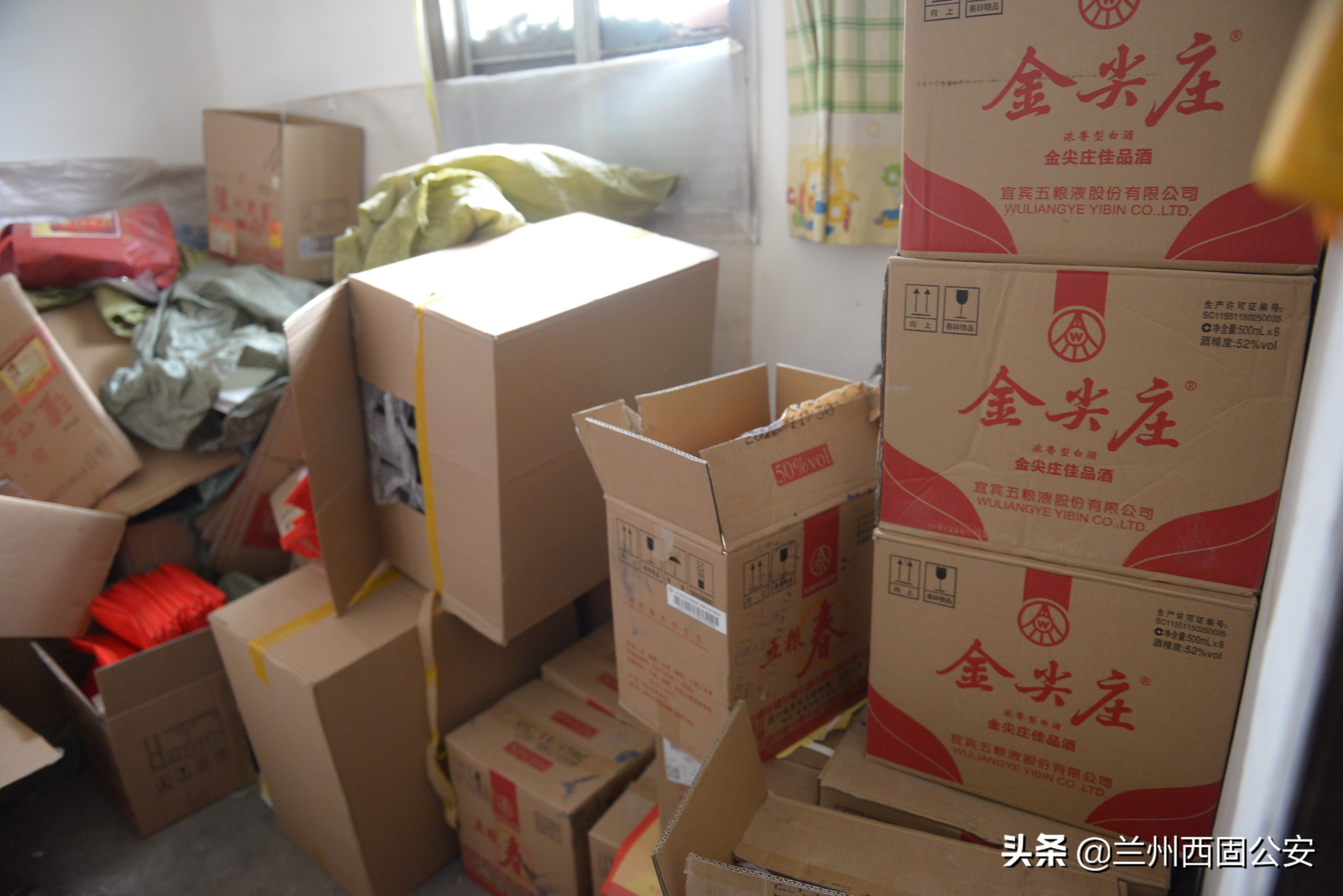 抓获假冒商标嫌疑人为攻坚行动,警方侦破一起假冒注册商标商品案