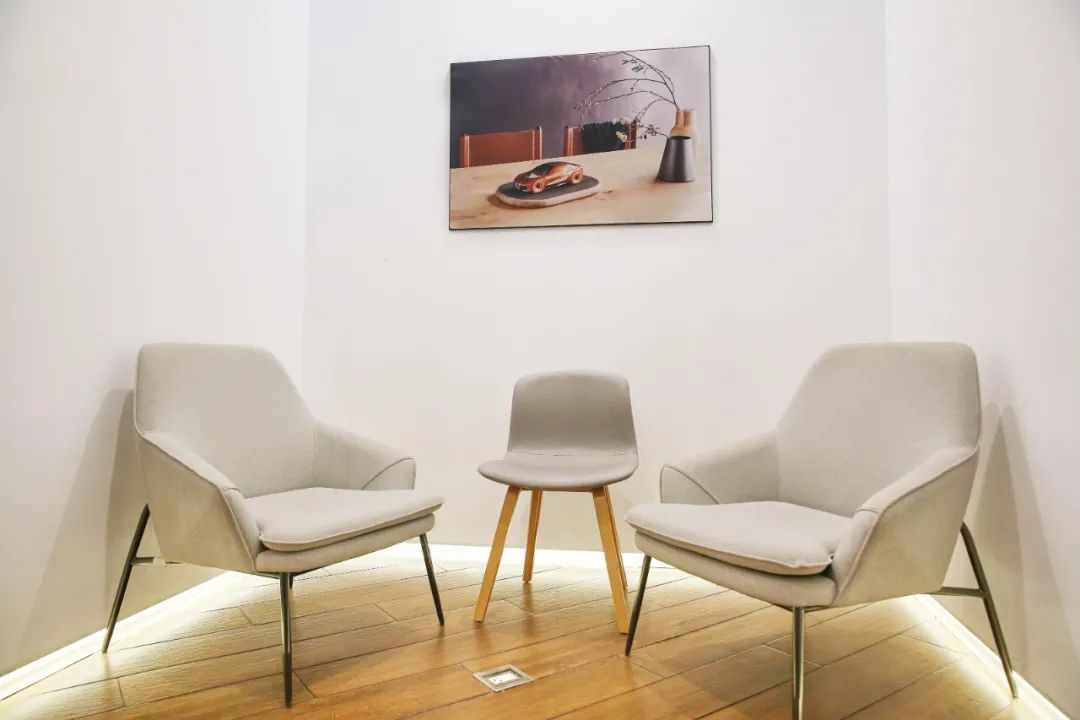 宝马老车去4s店还是去维修店好,宝马4s店修好还是外面修理好