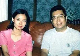 1990年，“歌王”李双江娶小27岁娇妻，没有想到23后竟被儿子坑惨