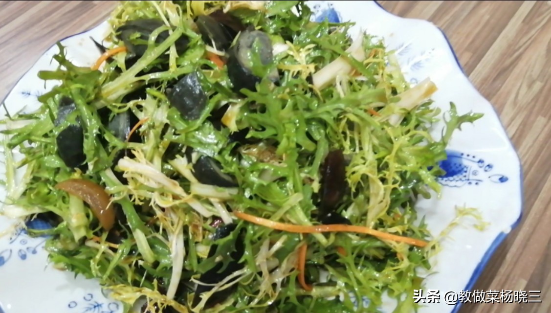 厨师长做的松花蛋拌的苦菊真是太好吃了营养健康名人们都爱吃