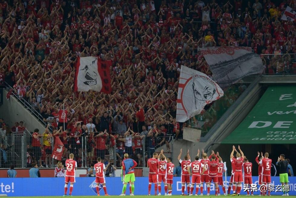 患难与共！球迷志愿帮球队修主场，俱乐部掏钱帮球迷做病毒检测