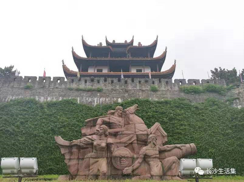 绕湘江徒步一圈多少公里,绕着长沙跑了103圈