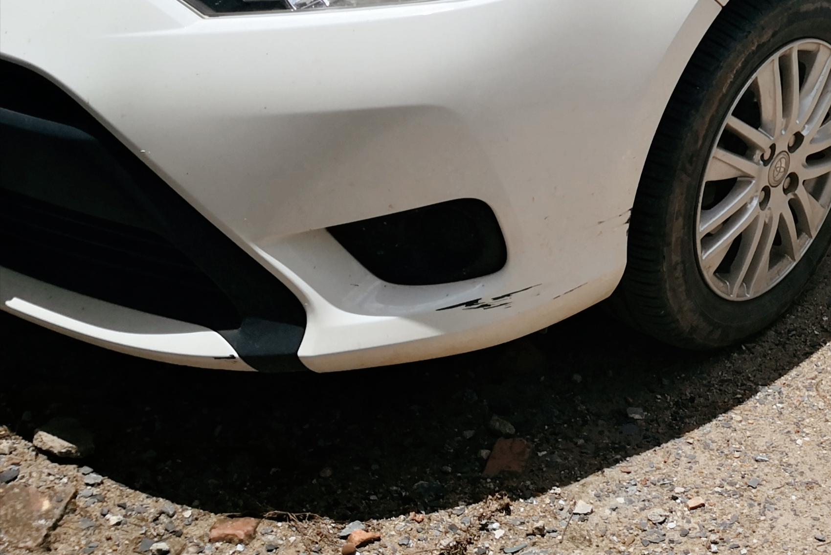 车身多处剐蹭是补漆还是全车喷漆,车剐蹭到什么程度需要补漆