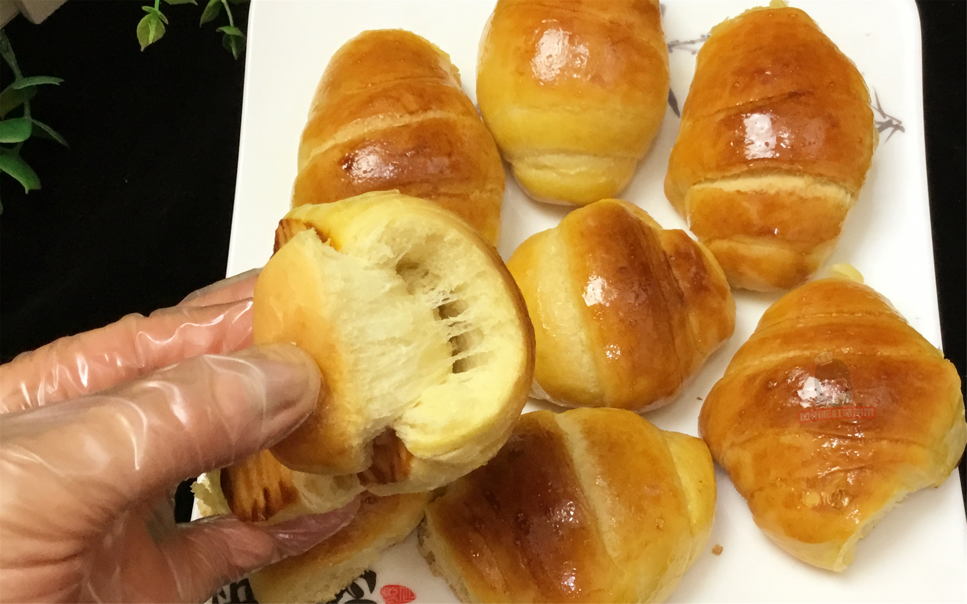 牛角面包奶香,60岁老阿姨做面包