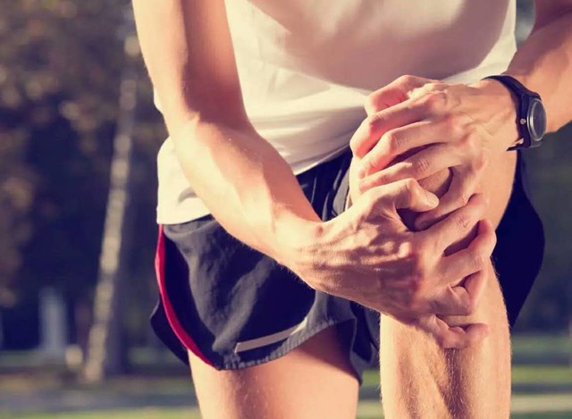 膝关节咔咔响隐隐作痛,下蹲时膝关节有小咔咔声