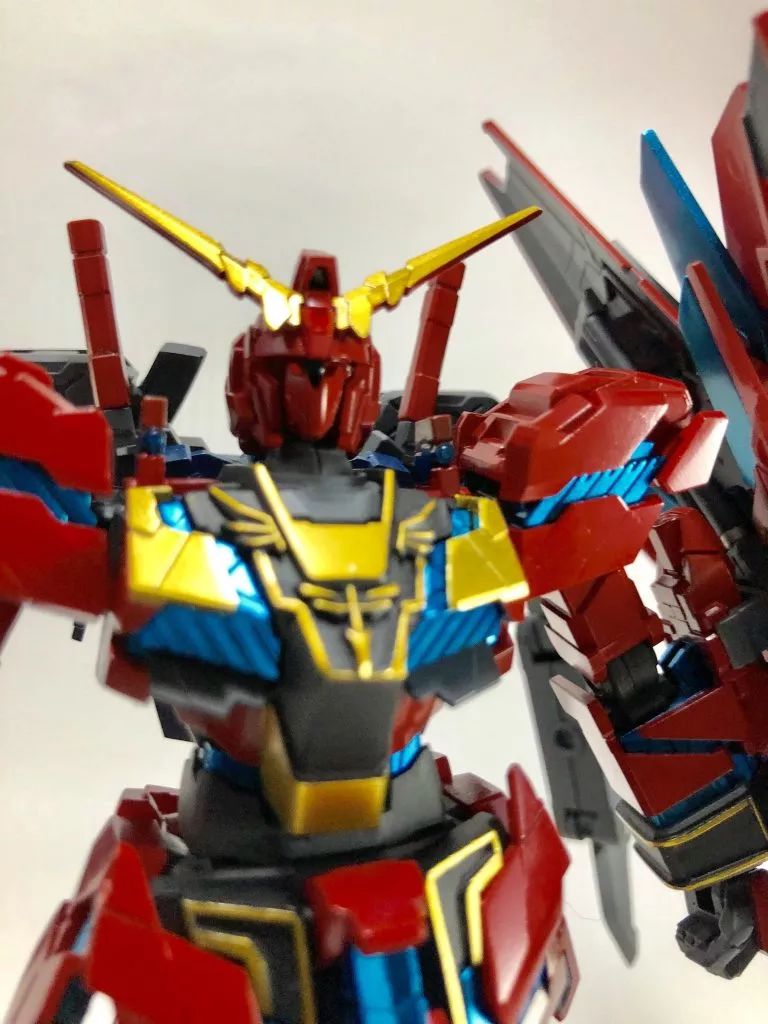 可以变形两种形态的独角兽高达,可以变换形态的独角兽高达