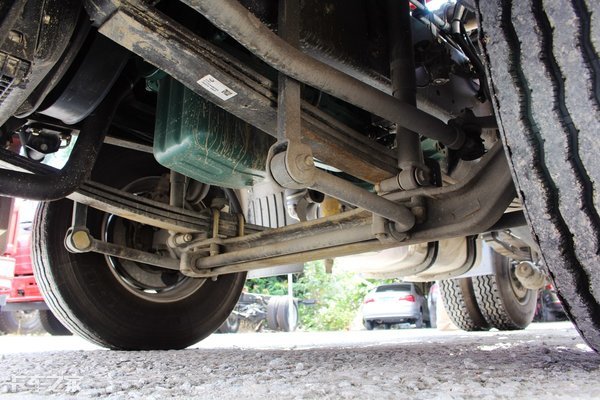 乘龙h5v4x2港口牵引车,豪沃tx-4x2港口牵引车