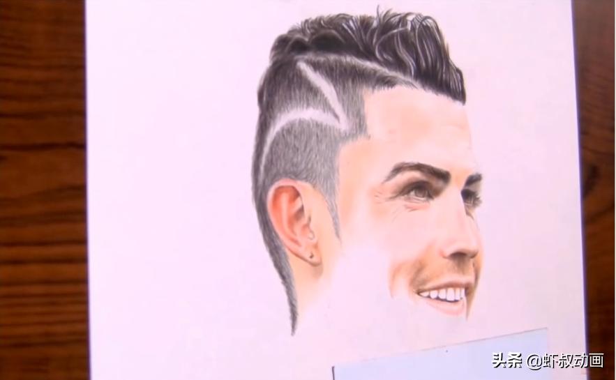 最简单的c罗画法怎么画,彩铅画c罗