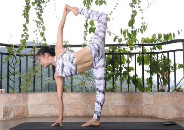 很多减肥的人喜欢练一字马,练习一字马的好处和坏处是什么?