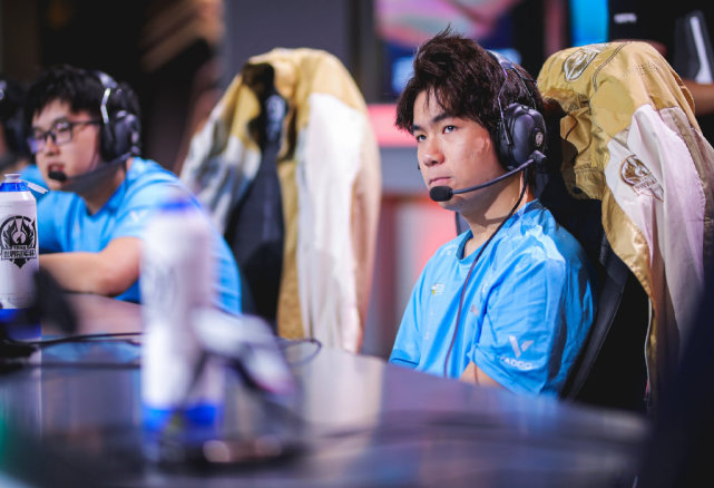 瓶子吃瓜大会：AG五人组不变，Hero首发仅留两人，久诚、Cat试训