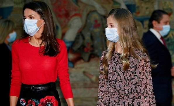 西班牙王后莱蒂齐亚穿着,西班牙王后莱蒂齐亚穿红装