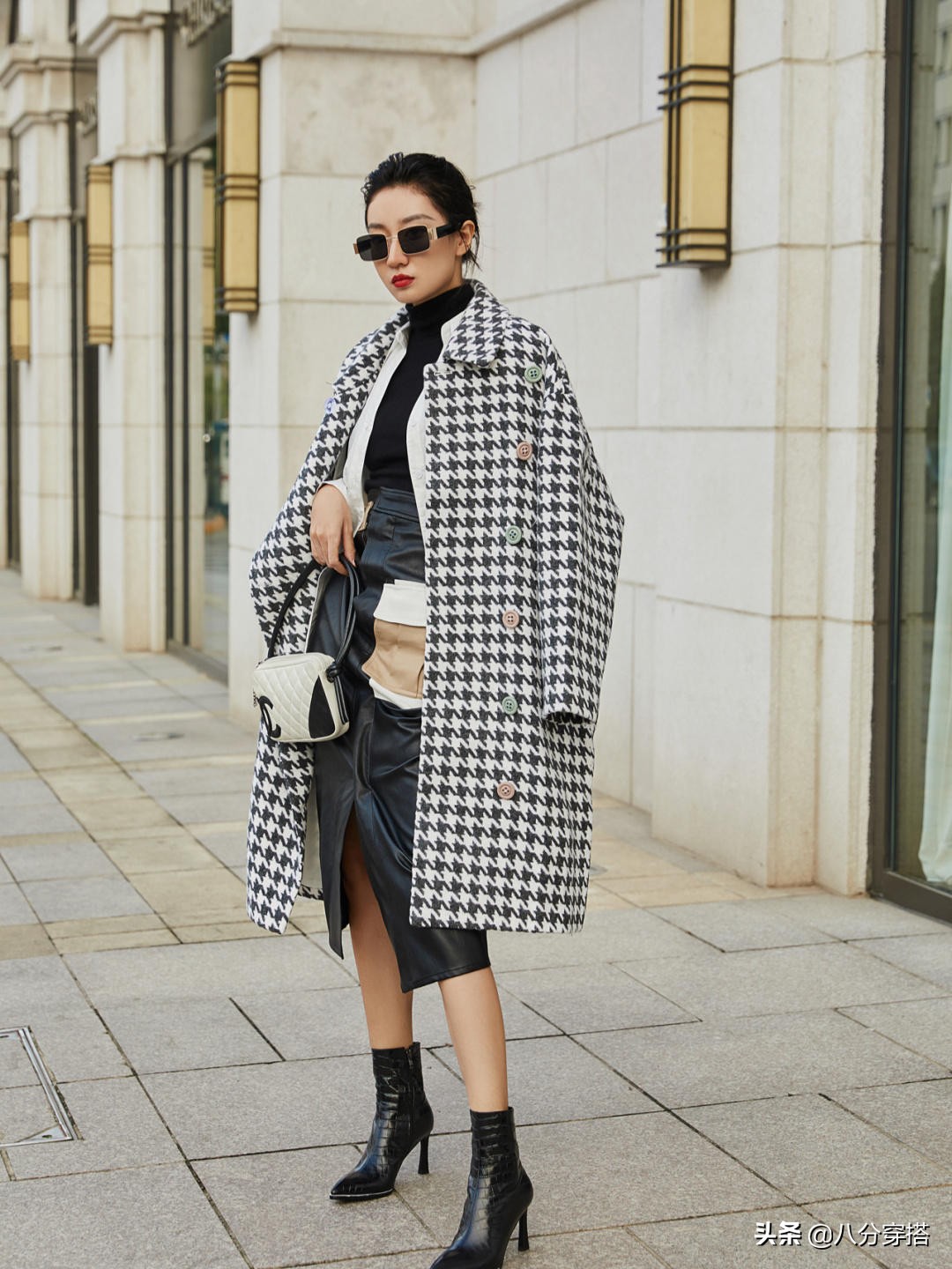 冬天“千鸟格大衣”怎么穿才高级？看看这些穿搭示范，保暖又显瘦