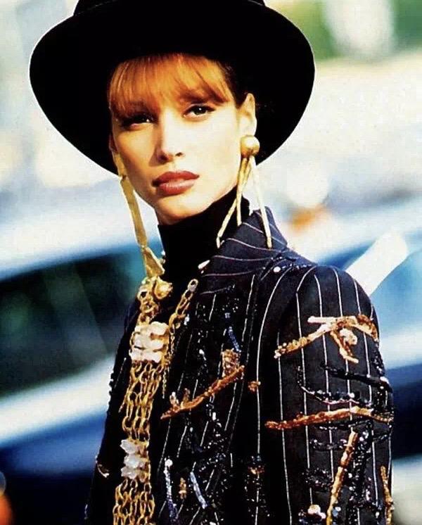 为啥相同的穿搭自己不穿不好看,同样的穿搭为什么别人穿更好看