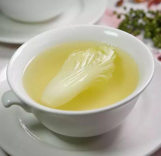 伏特加为什么要兑饮料,伏特加真的是酒精兑水吗