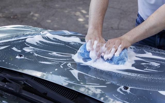 自己洗车怎么洗又亮又干净,自己动手洗车该怎样洗