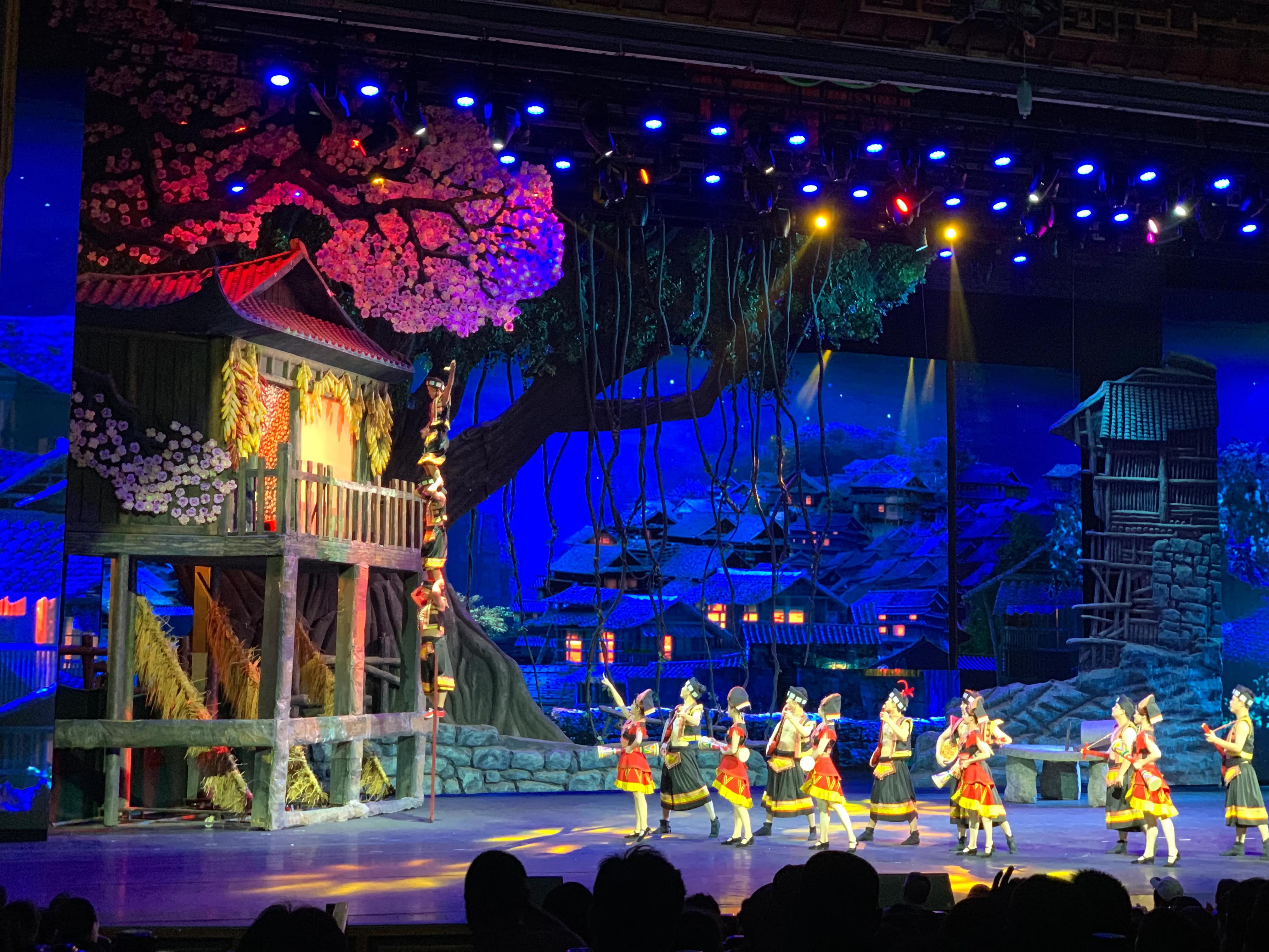 张家界魅力湘西有多少人观看,张家界魅力湘西一般演出多长时间