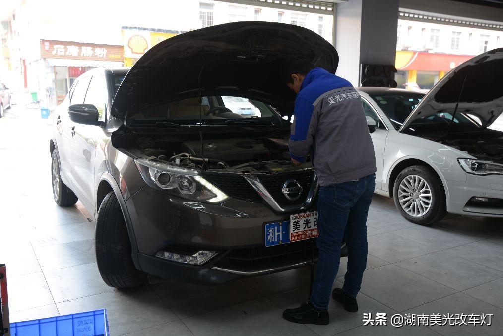 2022款逍客卤素大灯更换成led,逍客卤素灯有必要改led