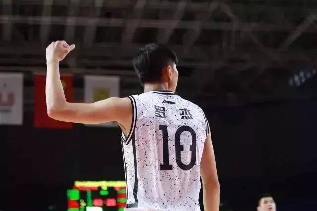 罗杰现在还打球吗,罗杰巅峰时期扣篮