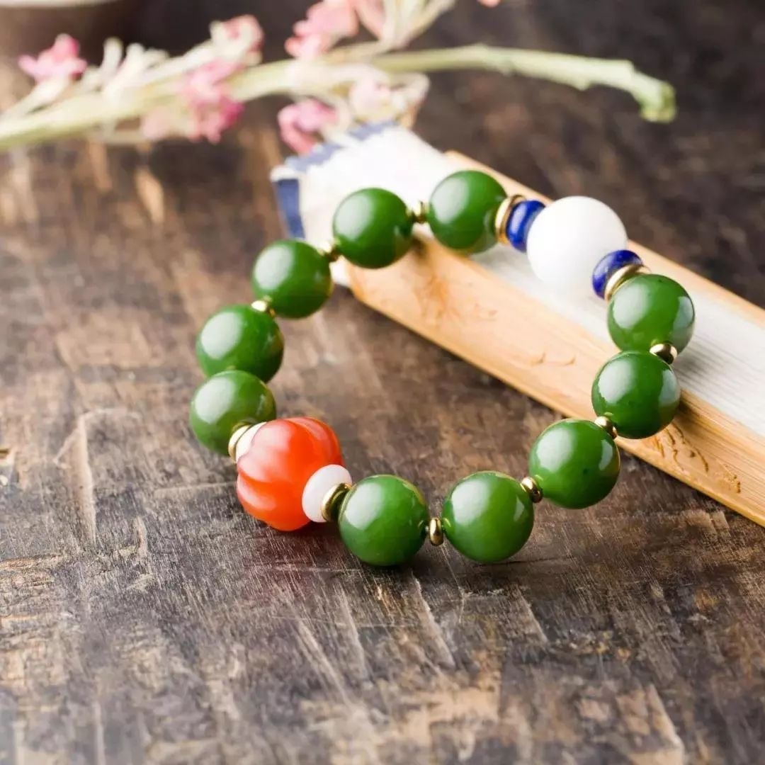 朱砂手串哪些生肖不适合戴,手串戴佛头好还是戴生肖好