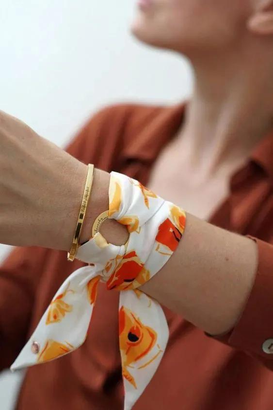 小方巾各种系法时尚,小方巾的10种最美系法配大衣