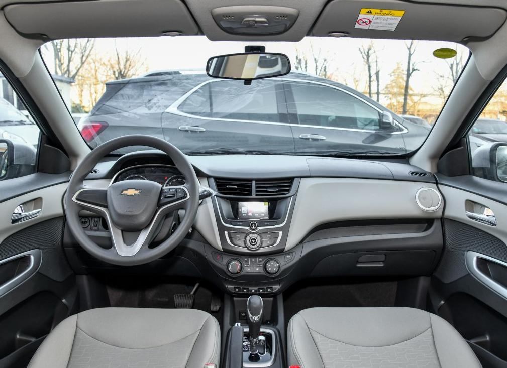 最省油的五座家庭代步车,最省油5万家用代步汽车