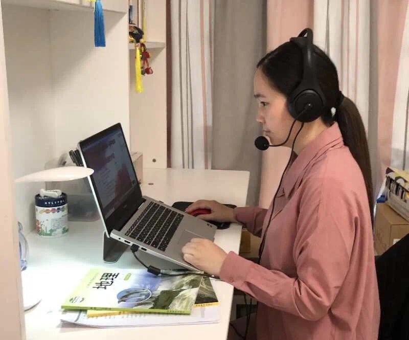 华侨城中学线上*党**旗红,*党**员示范当先锋