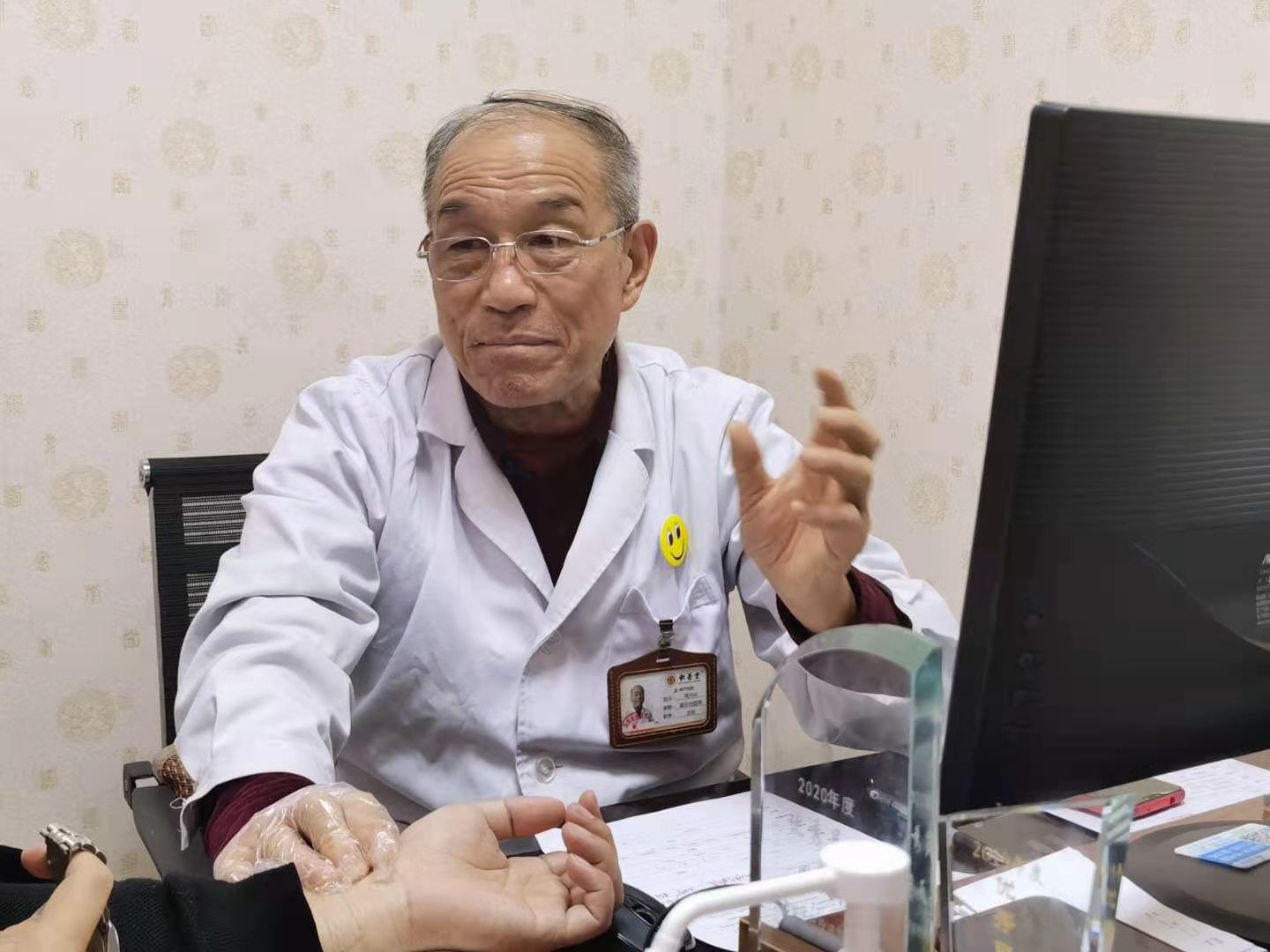 前列腺炎检查结果严重症状少,男士尿常规检查出慢性前列腺炎