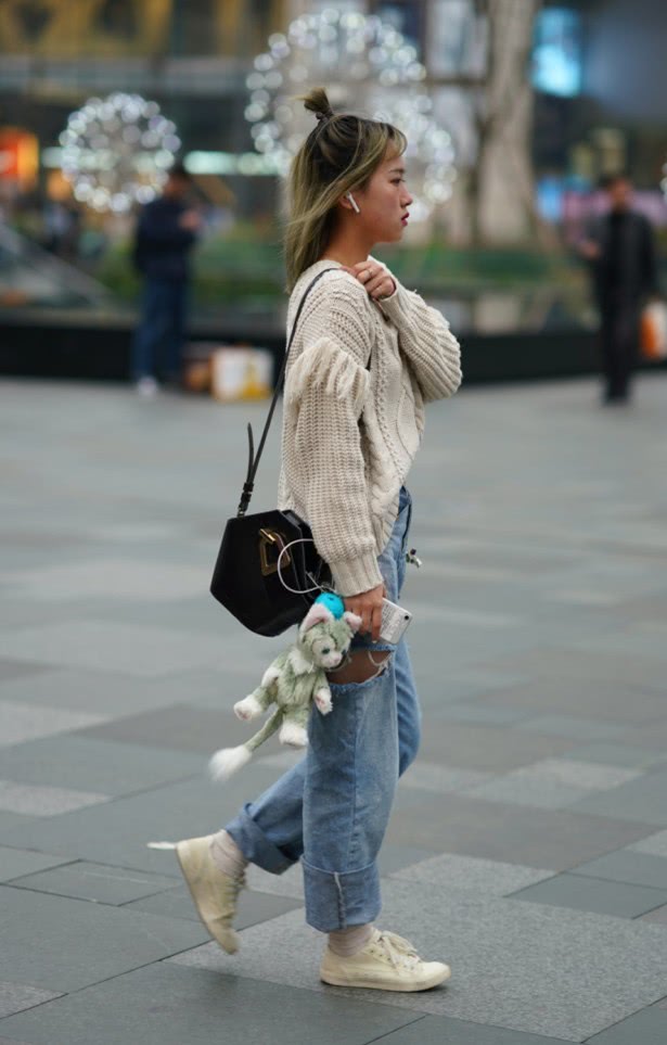 小白鞋脏了很苦恼？还不如买这款“发黄”鞋，越脏越潮，真个性