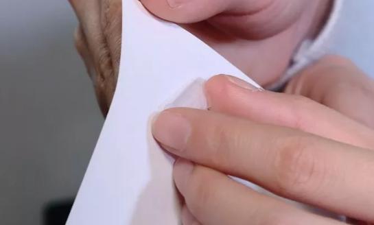 贴窗花残留的颜色怎么擦,不需要胶水怎么贴窗花