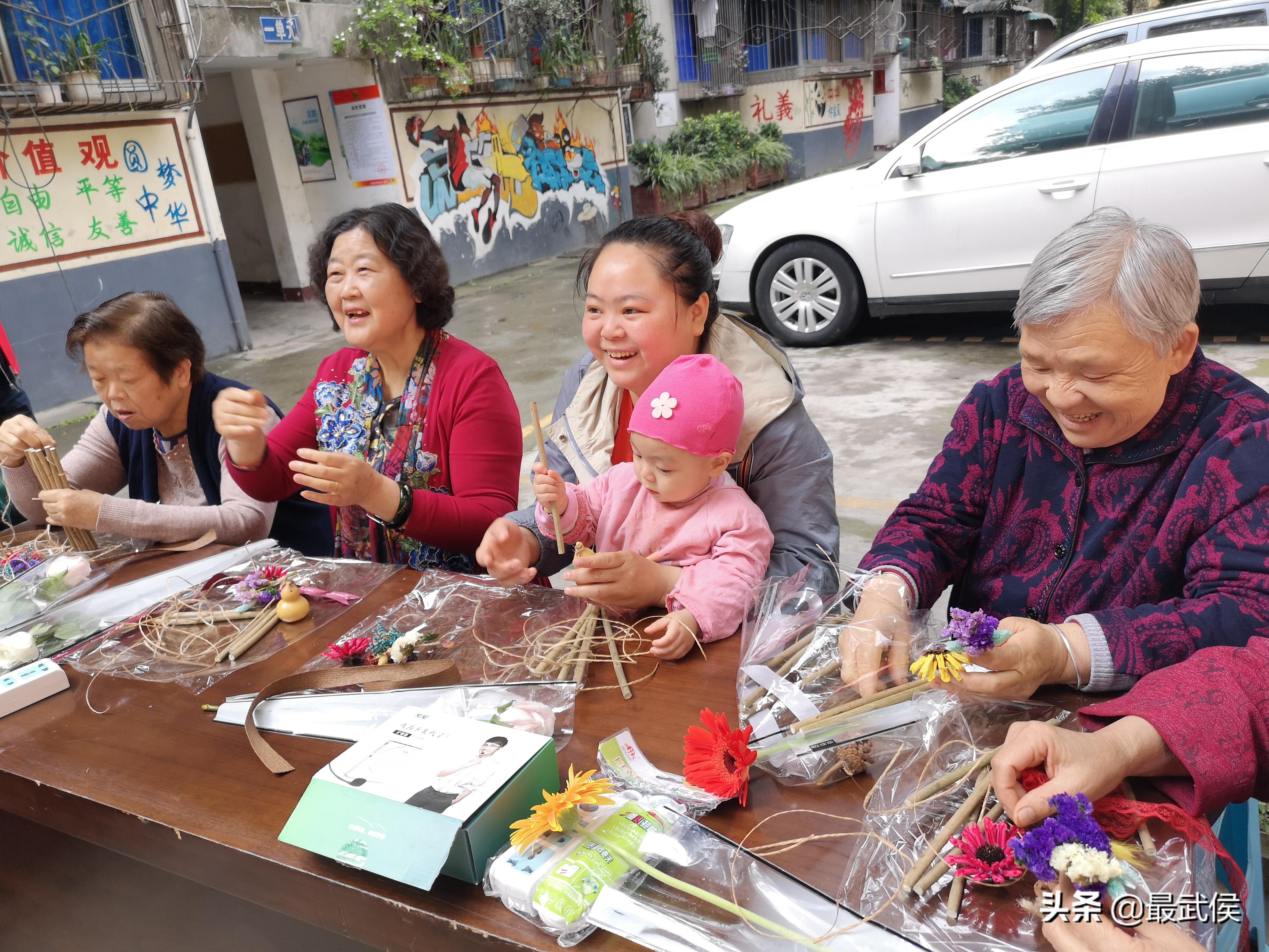 你把枯树枝都拿来丢掉他们却用来做装饰！
