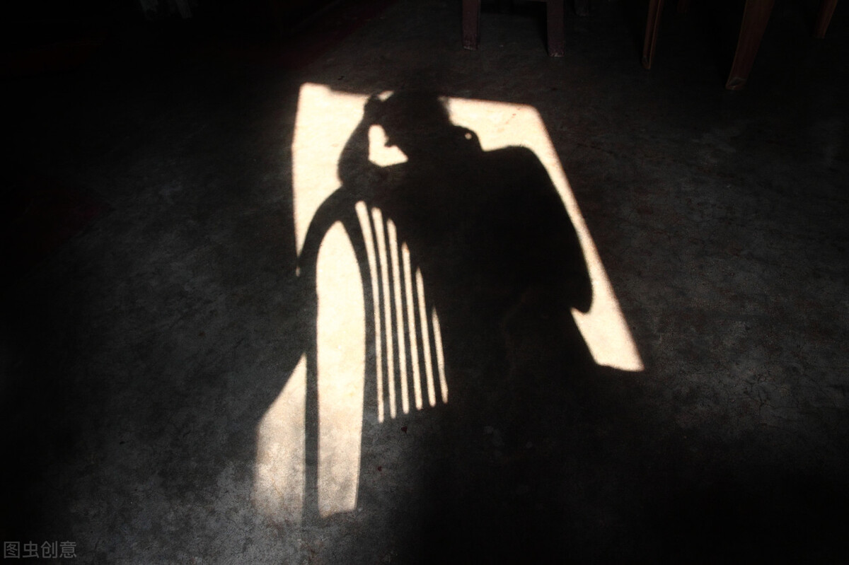 七月微黄昏来根华子