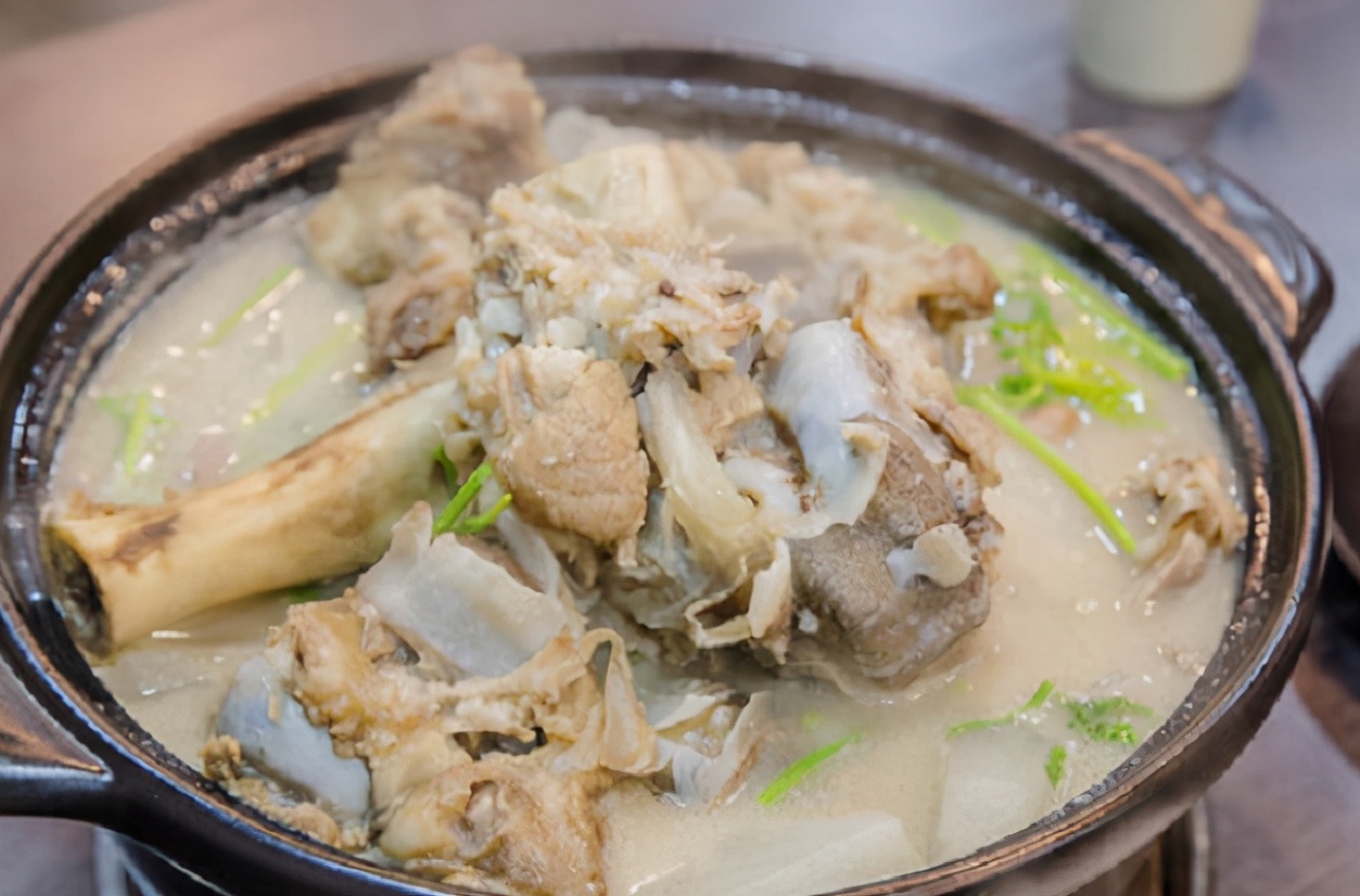 骨头汤怎么炖最好喝原汁原味,炖骨头汤记住二放二不放