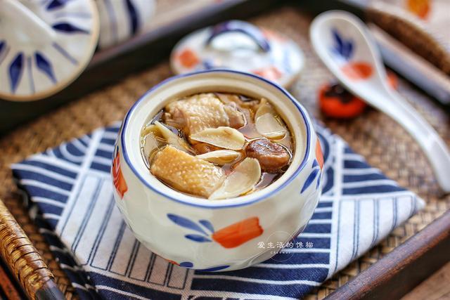 陈小春亲自做催奶汤，200港币买白胡椒，应采儿：希望能催多点奶