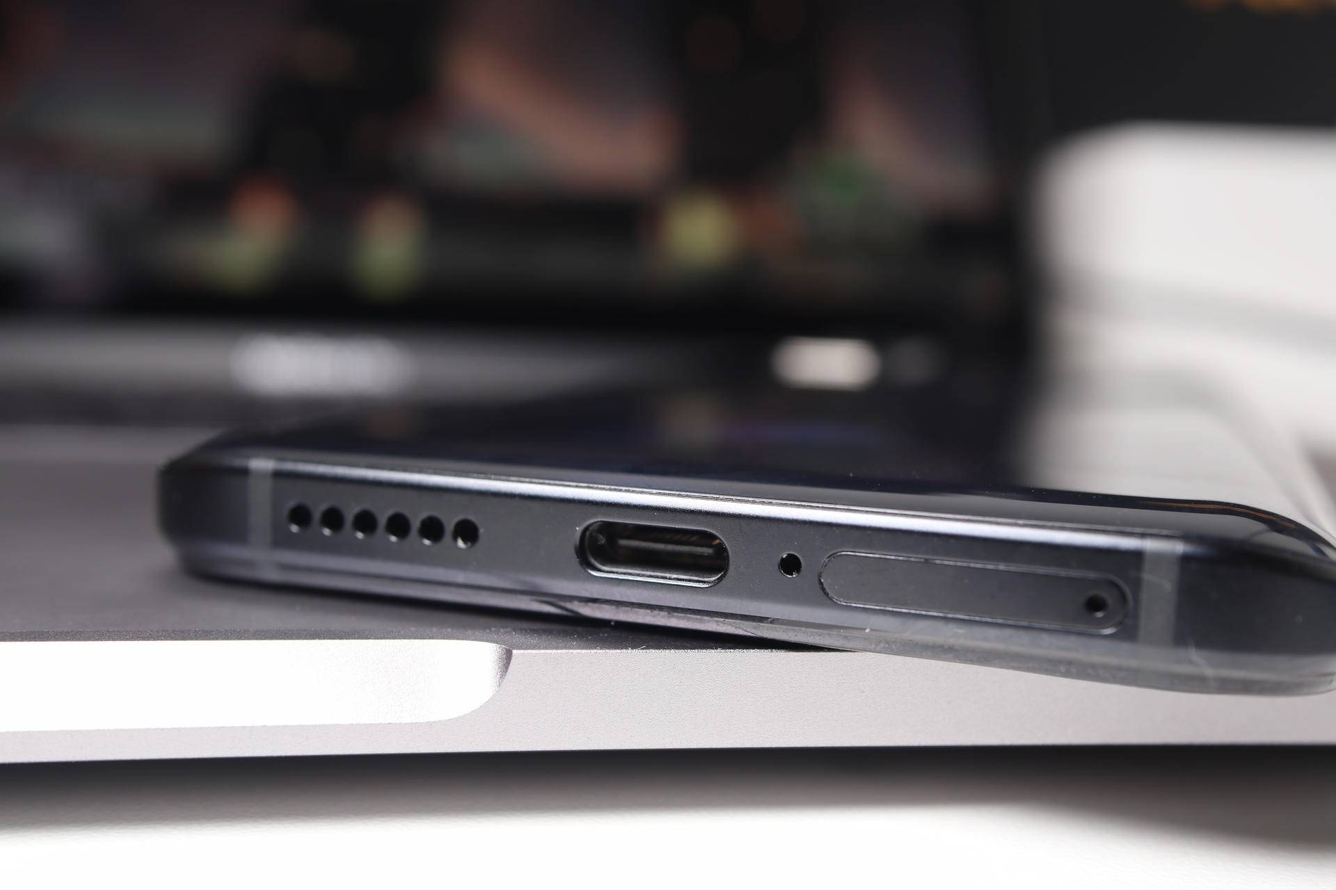 抛去游戏手机标签，作为一款普通手机，iQOO3体验究竟如何？