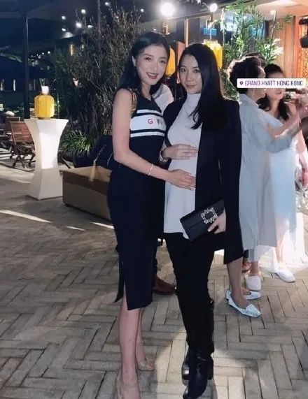 何超盈与何超英很像,何超盈女儿和奚梦瑶