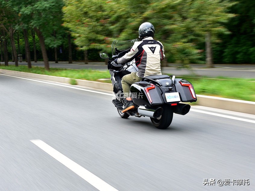 宝马k1600b和哈雷公路滑翔,哈雷k1600