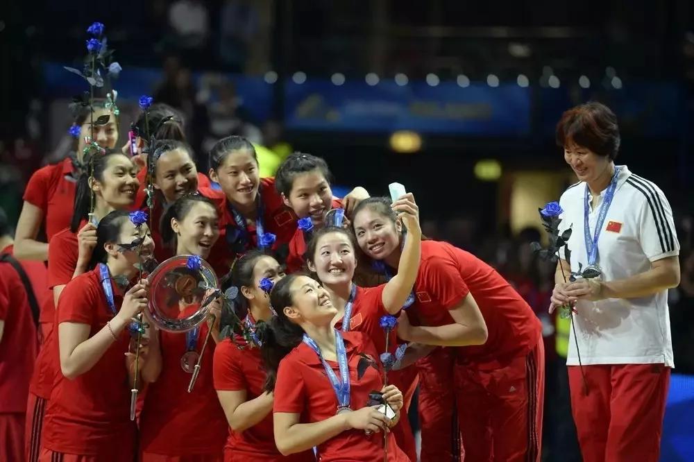 她是《夺冠》原型，却被巩俐三度拒演，退役后34年，郎平去哪了