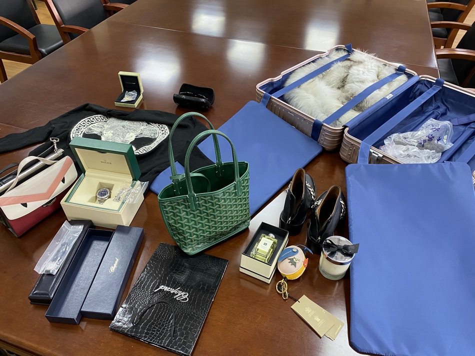 盗珠宝被抓,偷闺蜜奢侈品的包