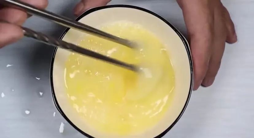 整个鸡蛋蒸蛋的正确做法,怎么样做蒸鸡蛋不是水蒸蛋