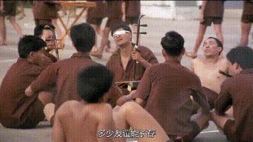 一首《十七岁》之于香港娱乐圈，就是半部《春秋》