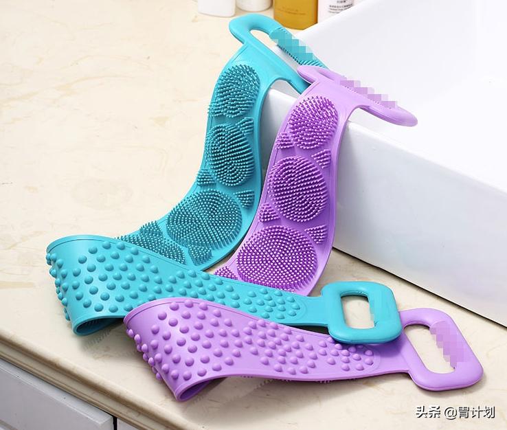 洗澡搓背自己就能搓干净,一个人搓澡搓后背小妙招