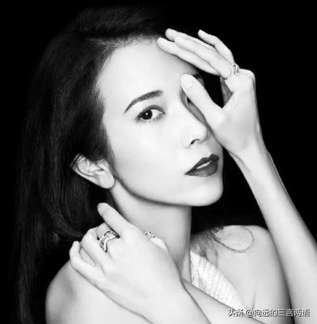 从“小三”到“被小三”，她和周星驰、冯德伦分手，41岁再嫁初恋