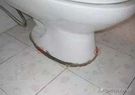 玻璃胶时间久了变黑变黄如何清理,浴室玻璃胶发黄变黑怎么去除