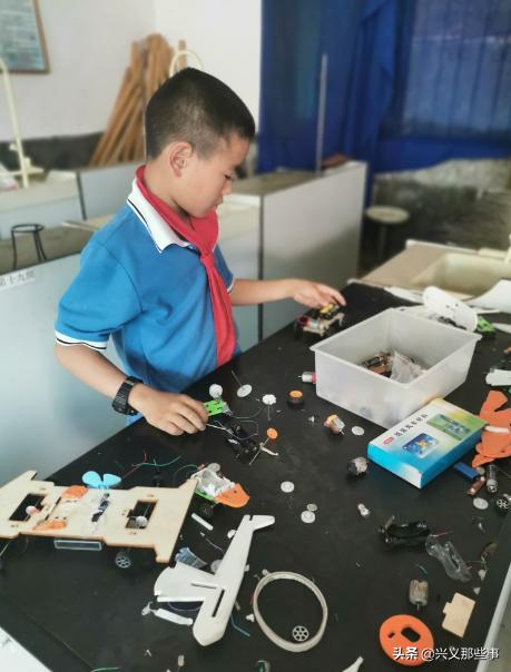 兴义市沧江乡中心小学六一班,兴义市少年宫