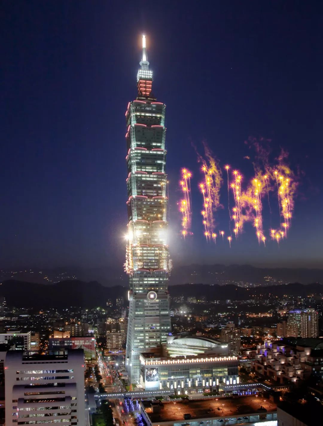 最会玩火的男人!他炸遍全世界却换来全网膜拜:美到窒息的神作