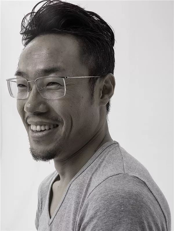 邀李佳琦带货，与梵高联名，吹风机行业爆发“三国演义”