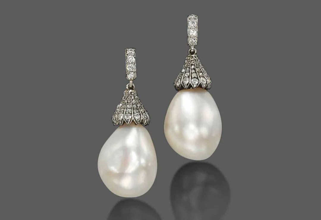 上海复旦大学校花开车去新天地,从外滩下来的复旦校花